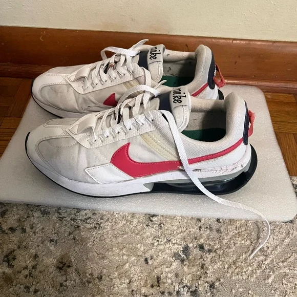 Nike Women Tennis Shoes - Picture 1 of 11